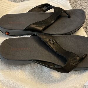 Merrell Black and Gray Flip-Flops